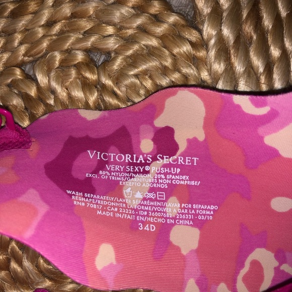 Victoria’s Secret Very Sexy Push Up Bra Floral Embroidered - Picture 4 of 4